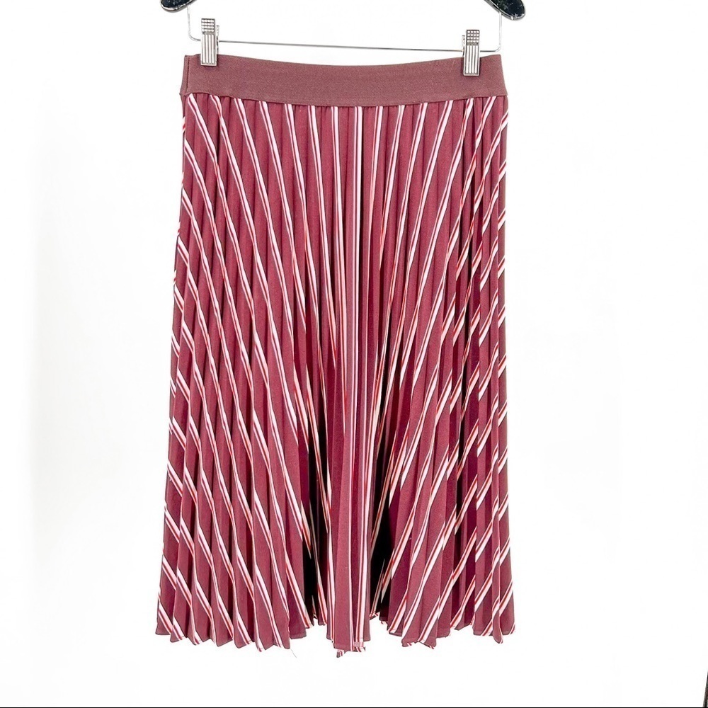 New York and Co red pleated skirt